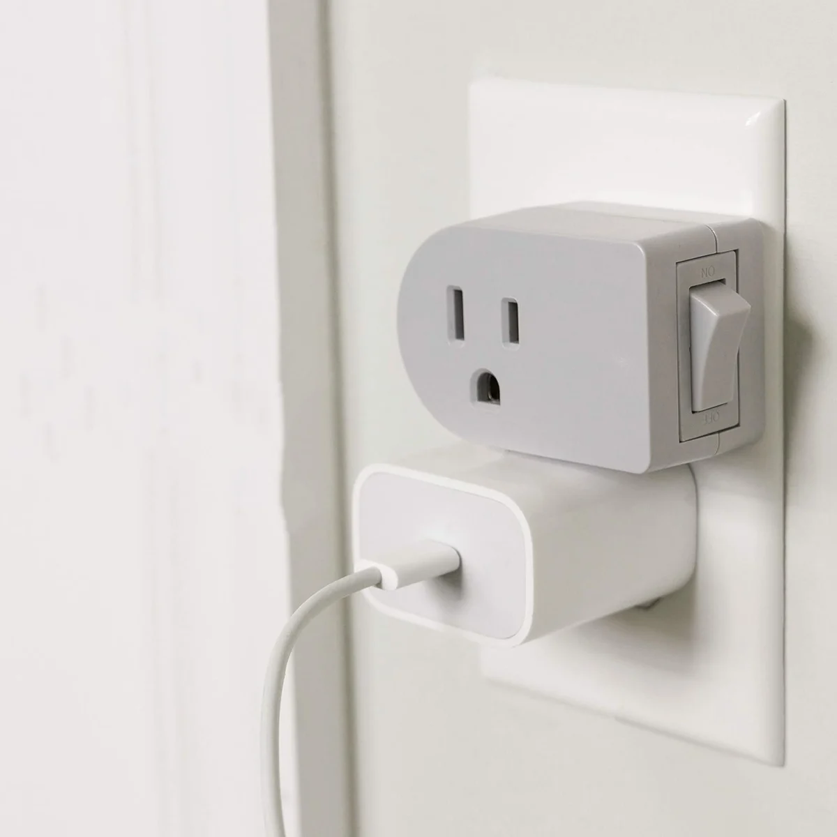 Cordinate Grounded Outlet On/Off Power Switch, 3 Prong - Image 1